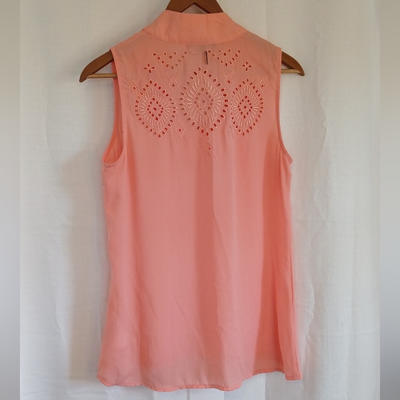 Lady Dutch Blouse - Picture 3 of 3